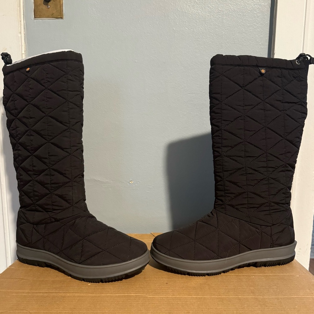 Bogs Footwear Women’s size 11 Black Snowday Tall 100% waterproof